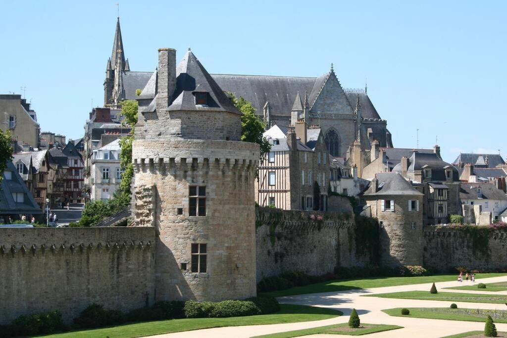 SUITE KASSIOPEE, romantisme, balnéo, sauna Quimperlé Extérieur photo