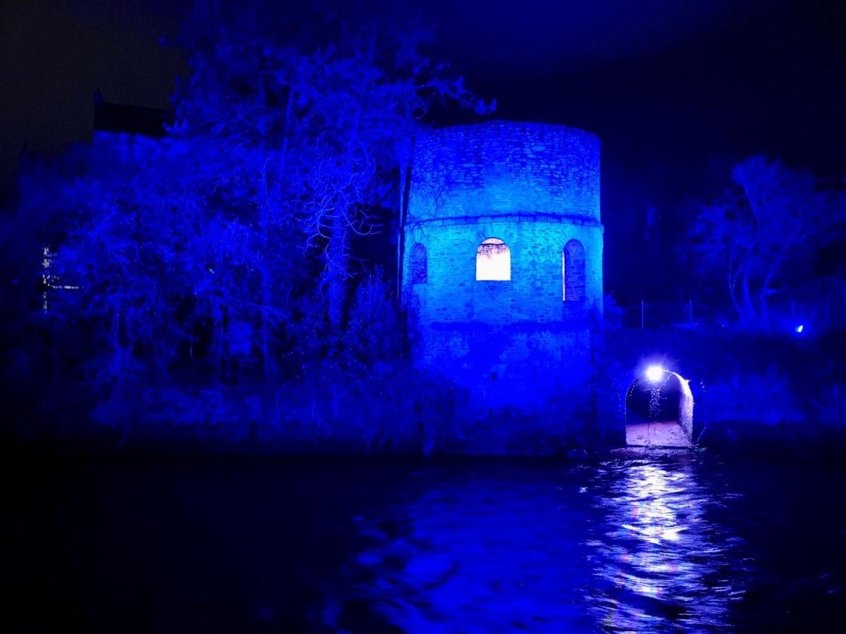 SUITE KASSIOPEE, romantisme, balnéo, sauna Quimperlé Extérieur photo
